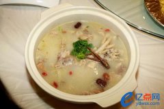 炖土鸡